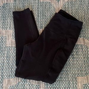 Women’s Zella pocket Leggings. Medium in black. Smoke free home